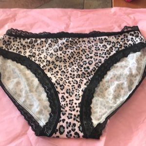Victoria Secrets NWT Panties size L